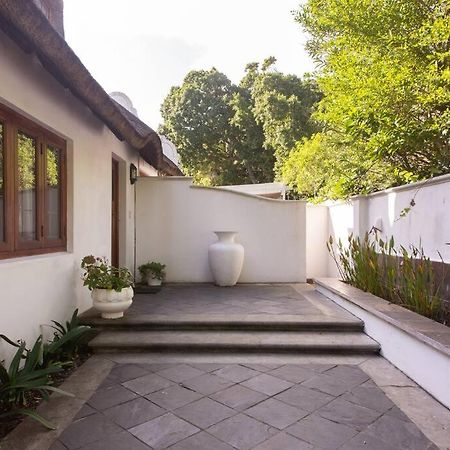 Mawethu Peaceful Garden With Covered Pool And Braai Area Città del Capo Esterno foto