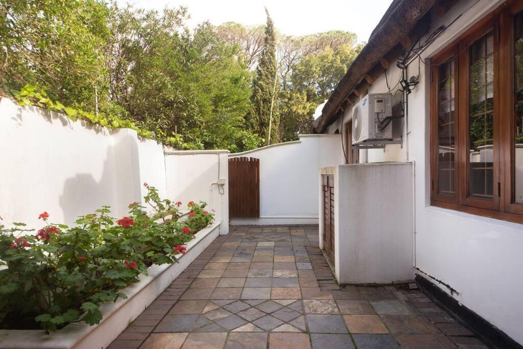 Mawethu Peaceful Garden With Covered Pool And Braai Area Città del Capo Esterno foto