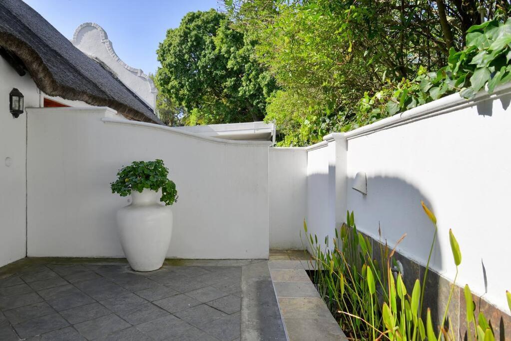 Mawethu Peaceful Garden With Covered Pool And Braai Area Città del Capo Esterno foto