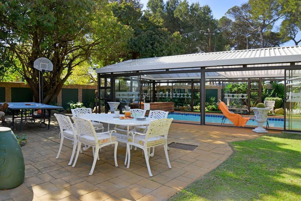 Mawethu Peaceful Garden With Covered Pool And Braai Area Città del Capo Esterno foto