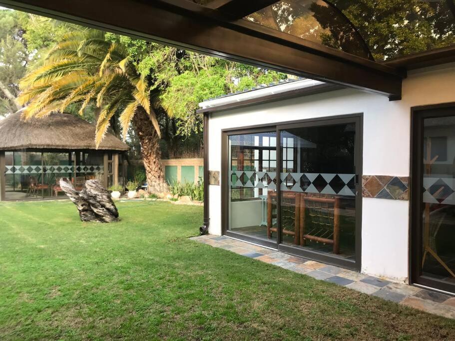 Mawethu Peaceful Garden With Covered Pool And Braai Area Città del Capo Esterno foto